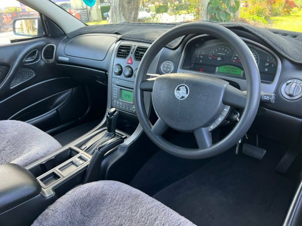 2005 Holden Commodore Sedan Executive VZ image
