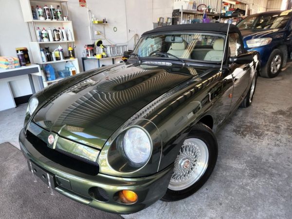 1995 MG RV8 – RWD CONVERTIBLE image