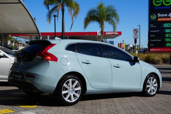 2017 Volvo V40 Hatchback T4 Inscription M Series MY18 image