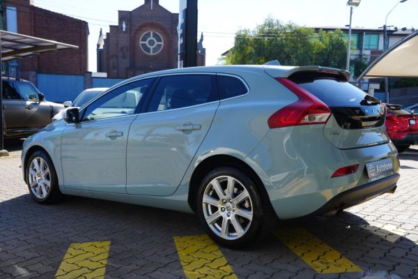 2017 Volvo V40 Hatchback T4 Inscription M Series MY18 image