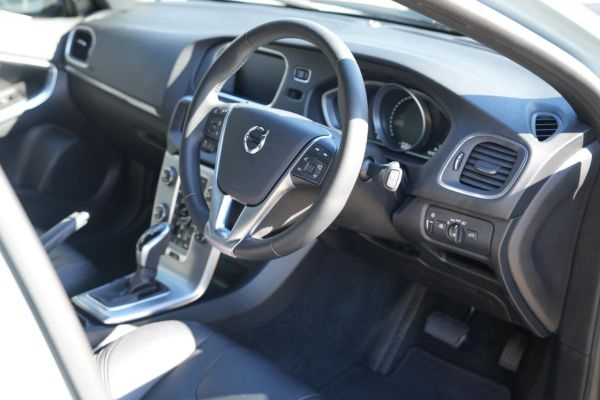 2017 Volvo V40 Hatchback T4 Inscription M Series MY18 image