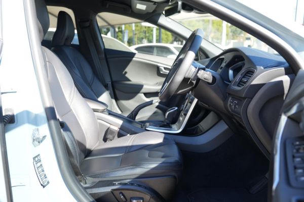 2017 Volvo V40 Hatchback T4 Inscription M Series MY18 image