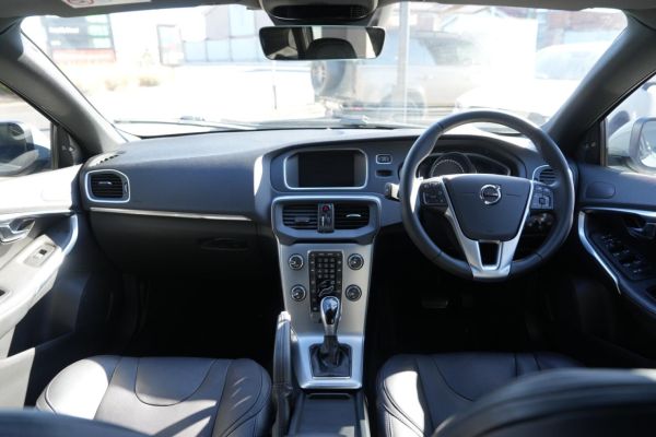 2017 Volvo V40 Hatchback T4 Inscription M Series MY18 image