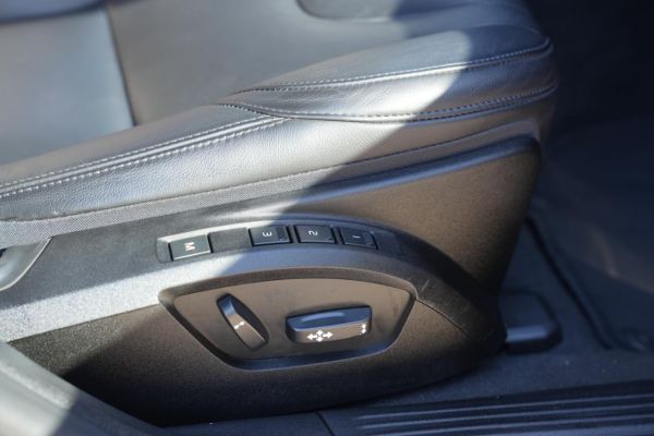 2017 Volvo V40 Hatchback T4 Inscription M Series MY18 image