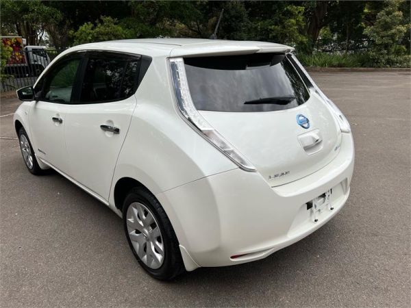 2016 Nissan Leaf Hatchback 30S AZE0 image
