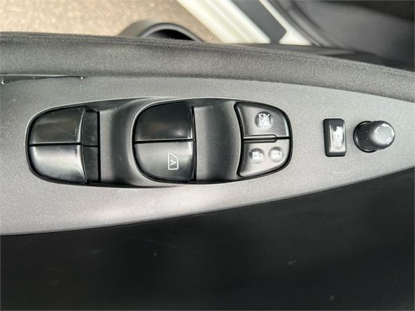 2016 Nissan Leaf Hatchback 30S AZE0 image