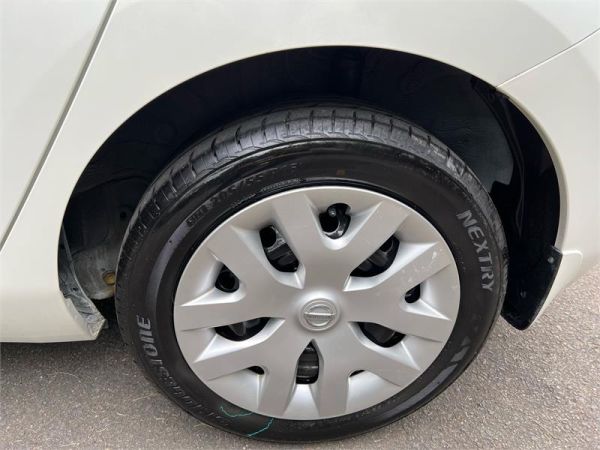 2016 Nissan Leaf Hatchback 30S AZE0 image