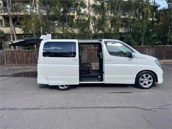 2009 Nissan Elgrand Wagon Highway Star E51 image