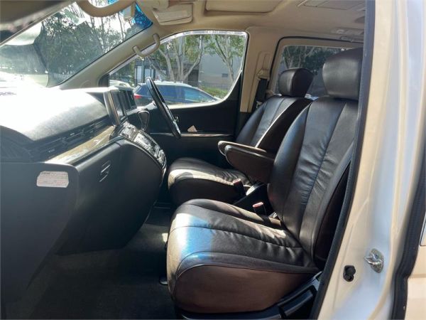 2009 Nissan Elgrand Wagon Highway Star E51 image