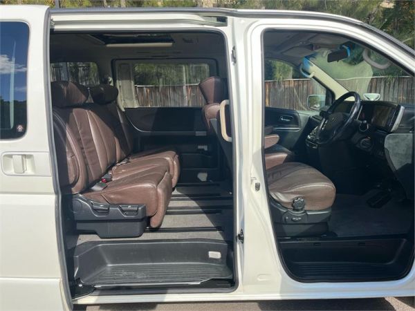 2009 Nissan Elgrand Wagon Highway Star E51 image
