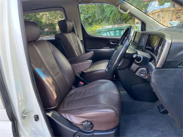 2009 Nissan Elgrand Wagon Highway Star E51 image
