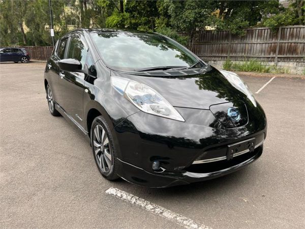 2017 Nissan Leaf Hatchback 30X AZE0 image