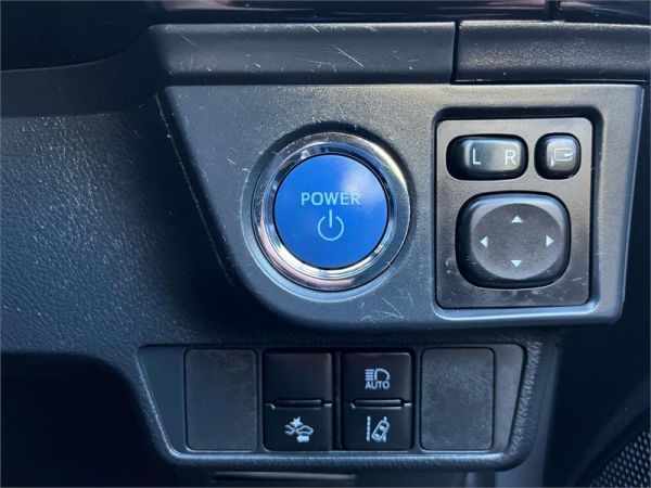 2017 Toyota Corolla STATION WAGON FIELDER NKE165 image
