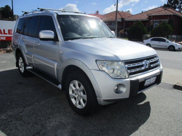 MITSUBISHI PAJERO 30th ANNIVERSARY GLX 7SEAT DIESEL WAGON 2011 image