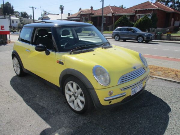 MINI COOPER HATCH 2002 image