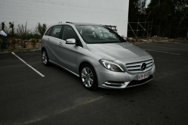 2013 Mercedes-benz B200 Wagon BlueEFFICIENCY W246 image