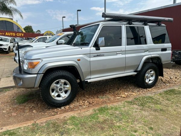 2020 Toyota Landcruiser Wagon GXL VDJ76R image