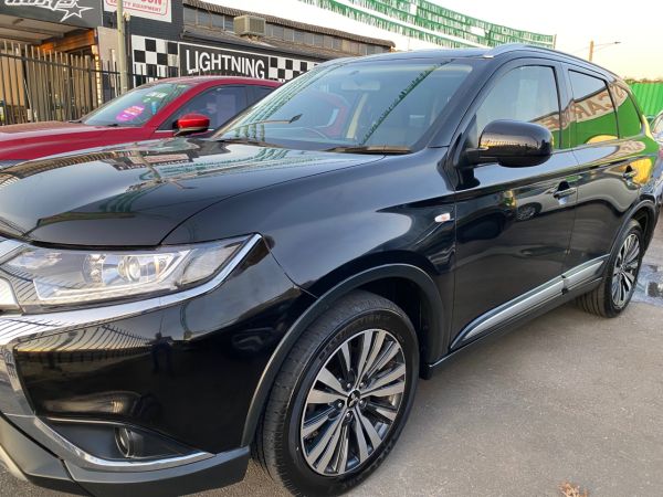 2018 Mitsubishi OUTLANDER 7 Seater SUV image