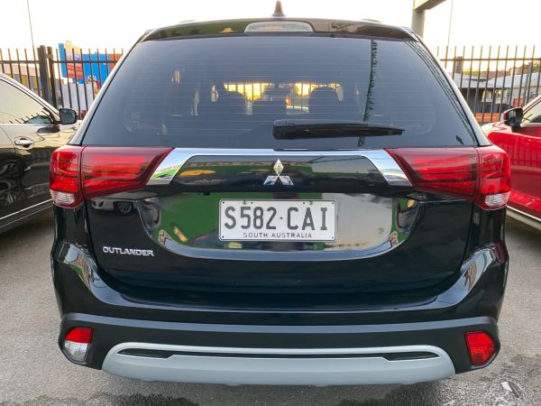 2018 Mitsubishi OUTLANDER 7 Seater SUV image