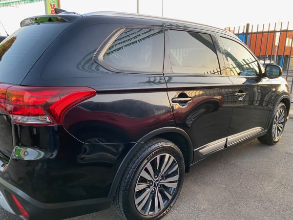 2018 Mitsubishi OUTLANDER 7 Seater SUV image