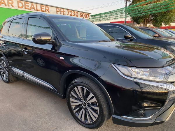 2018 Mitsubishi OUTLANDER 7 Seater SUV image