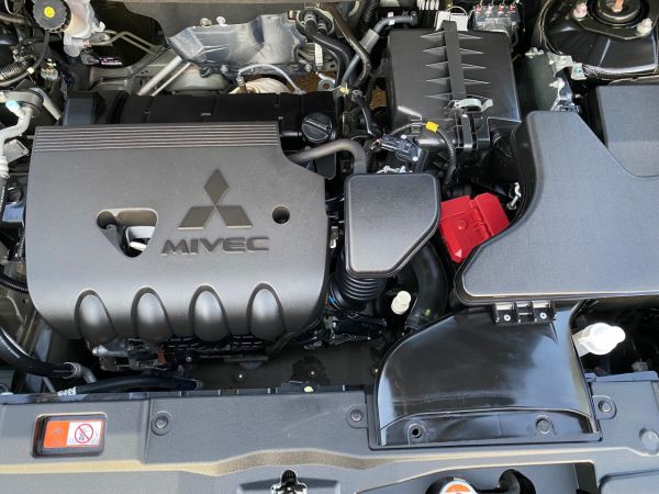 2018 Mitsubishi OUTLANDER 7 Seater SUV image