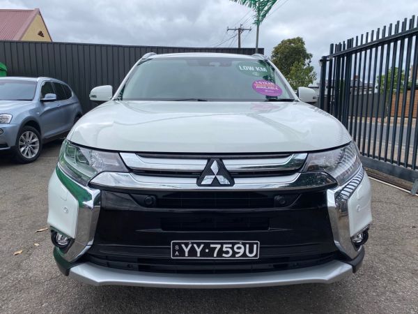 2016 Mitsubishi OUTLANDER SUV image