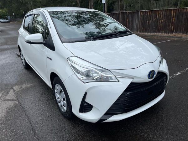 2018 Toyota Vitz Hatchback HYBRID F NHP130 image