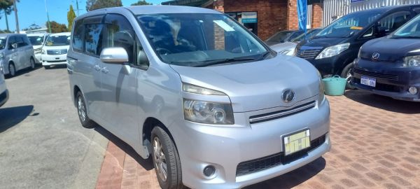 2010 Toyota Voxy People Mover image