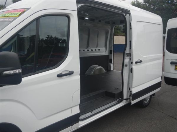 2021 Sv63d Deliver 9 VAN LWB SV63D MID ROOF RWD image