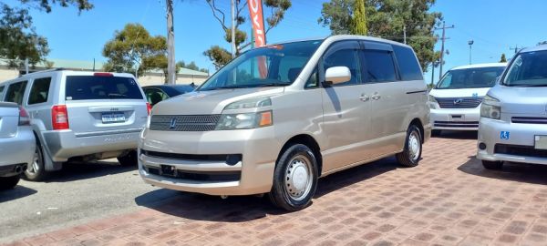 2005 Toyota  Voxy Wheelchair Accessible Welcab image