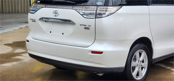 2006 Toyota Estima People Mover Hybrid X 1 image