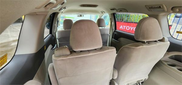 2006 Toyota Estima People Mover Hybrid X 1 image