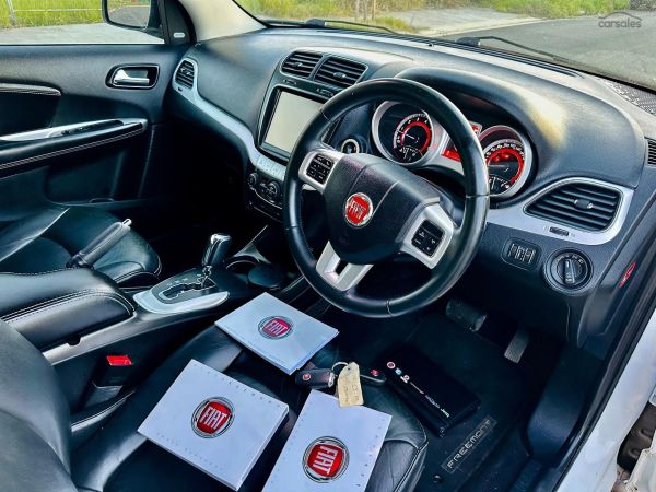 2015 Fiat Freemont Lounge Auto MY15 image