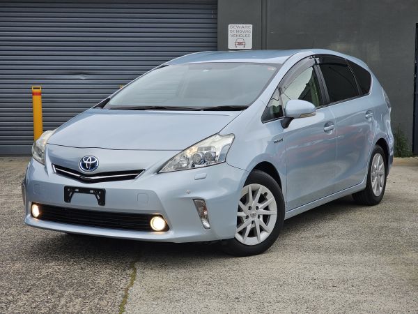 2012 Toyota Prius Alpha Wagon image