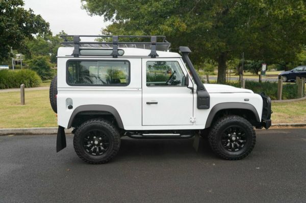 2011 Land Rover Defender MY11 90 Limited Edition (4x4) White 6 Speed Manual Wagon image