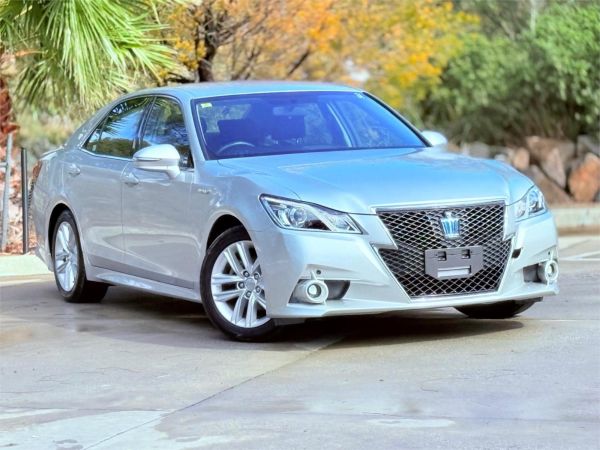 2013 Toyota Crown Sedan image