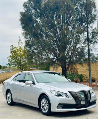 2013 Toyota Crown Sedan image