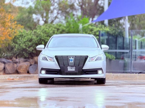 2013 Toyota Crown Sedan image