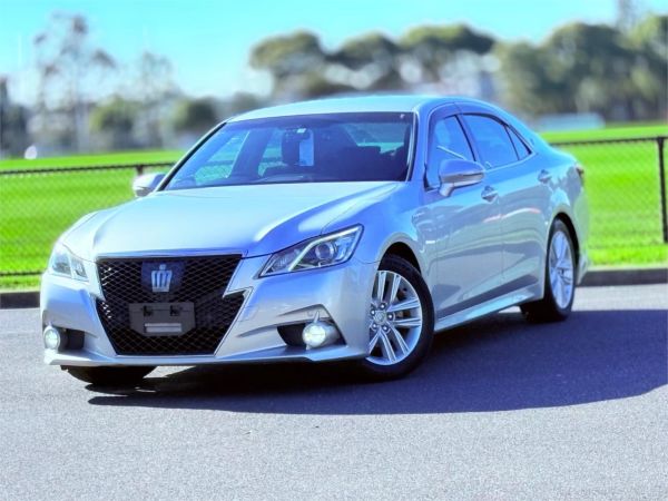 2013 Toyota Crown Sedan image