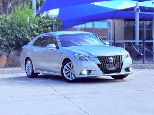 2013 Toyota Crown Sedan image