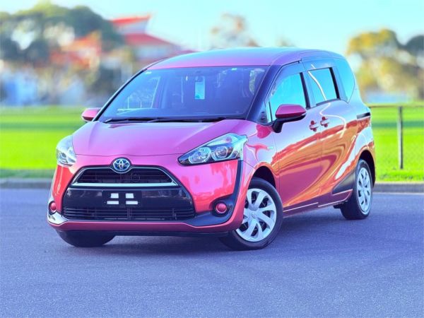 2016 Toyota Sienta Van image