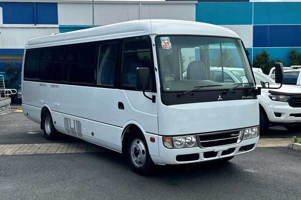 2015 Mitsubishi ROSA BUS DELUXE BE600 image