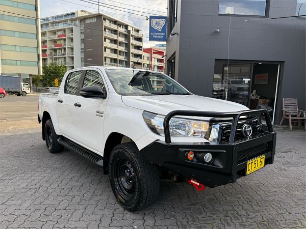 2019 TOYOTA HILUX DOUBLE CAB P/UP GUN126R MY19 UPGRADE SR (4x4) image