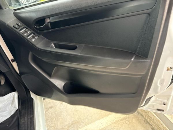 2018 ISUZU D-MAX CREW C/CHAS TF MY18 SX (4x4) image
