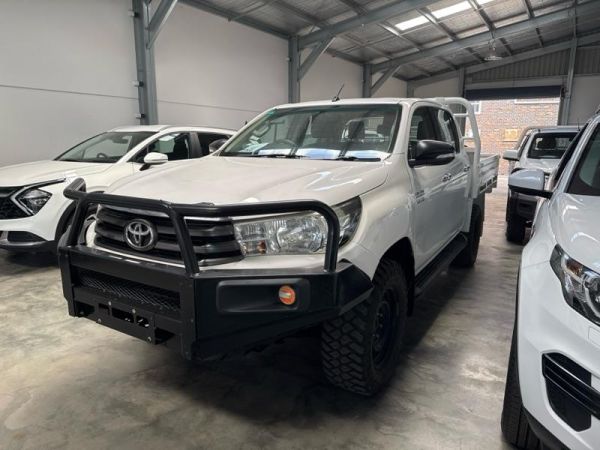 2017 TOYOTA HILUX DUAL C/CHAS GUN126R SR (4x4) image