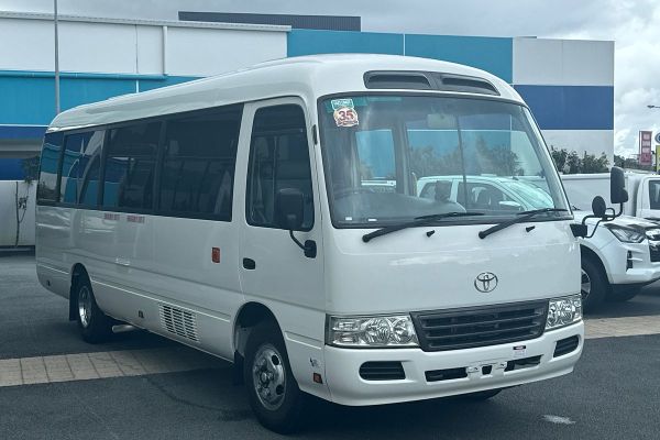 2013 Toyota Coaster Deluxe XZB50R image