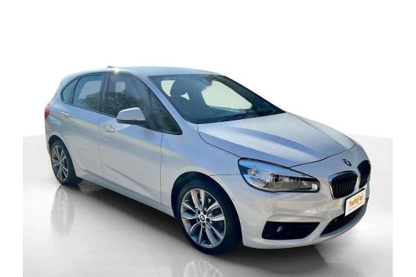 2015 BMW 2 Series 220i Sport Line F45 image