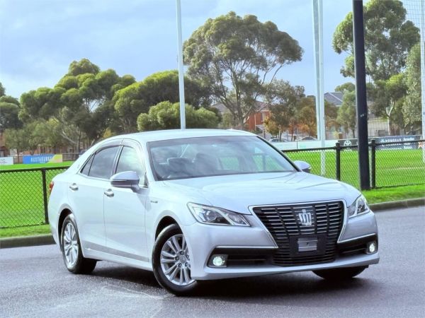 2014 Toyota Crown Sedan Royal Saloon image