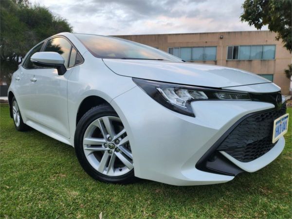 2021 Toyota Corolla Hatchback Ascent Sport Mzea12R image